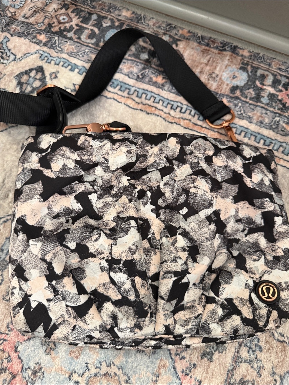Lululemon Hip To be Free Crossbody Bag Purse Black White multicolor